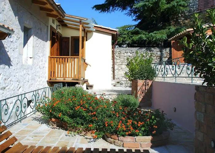 Вилла Kremeas House